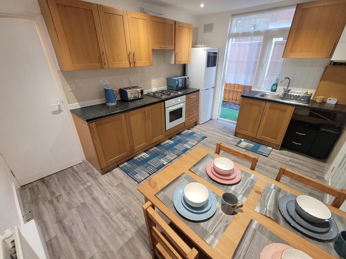 Spacious 2 Bedroom House In Central London With Garden ภายนอก รูปภาพ