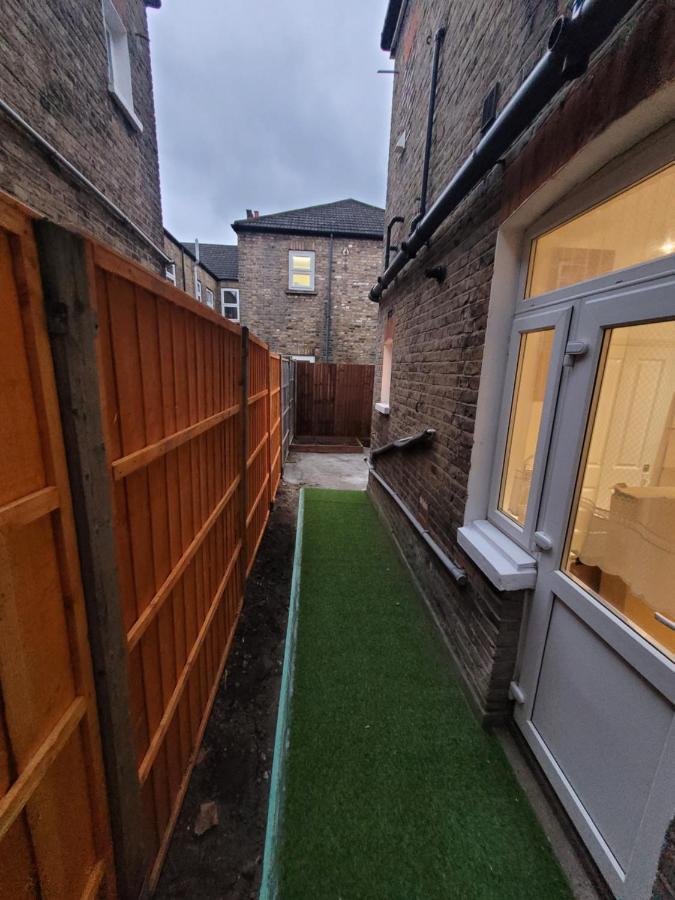 Spacious 2 Bedroom House In Central London With Garden ภายนอก รูปภาพ