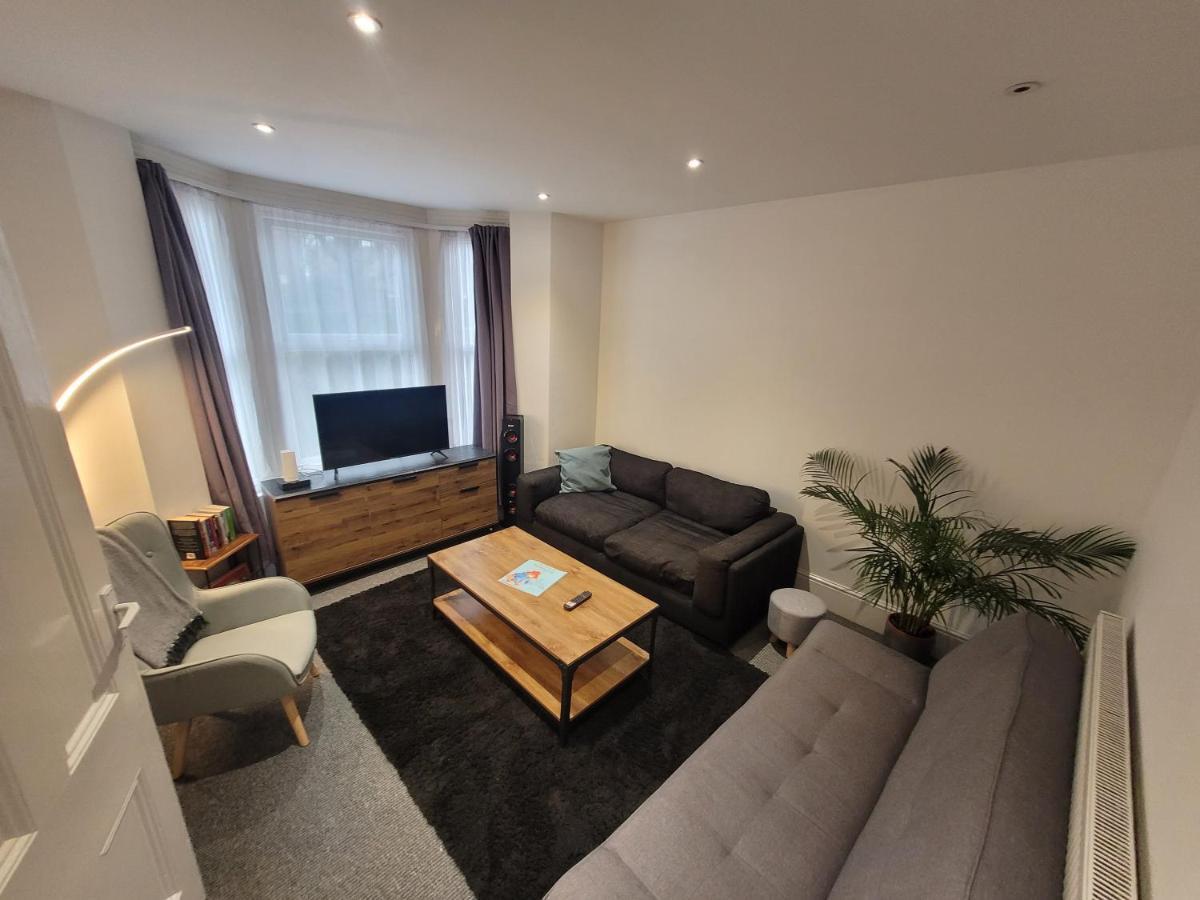 Spacious 2 Bedroom House In Central London With Garden ภายนอก รูปภาพ